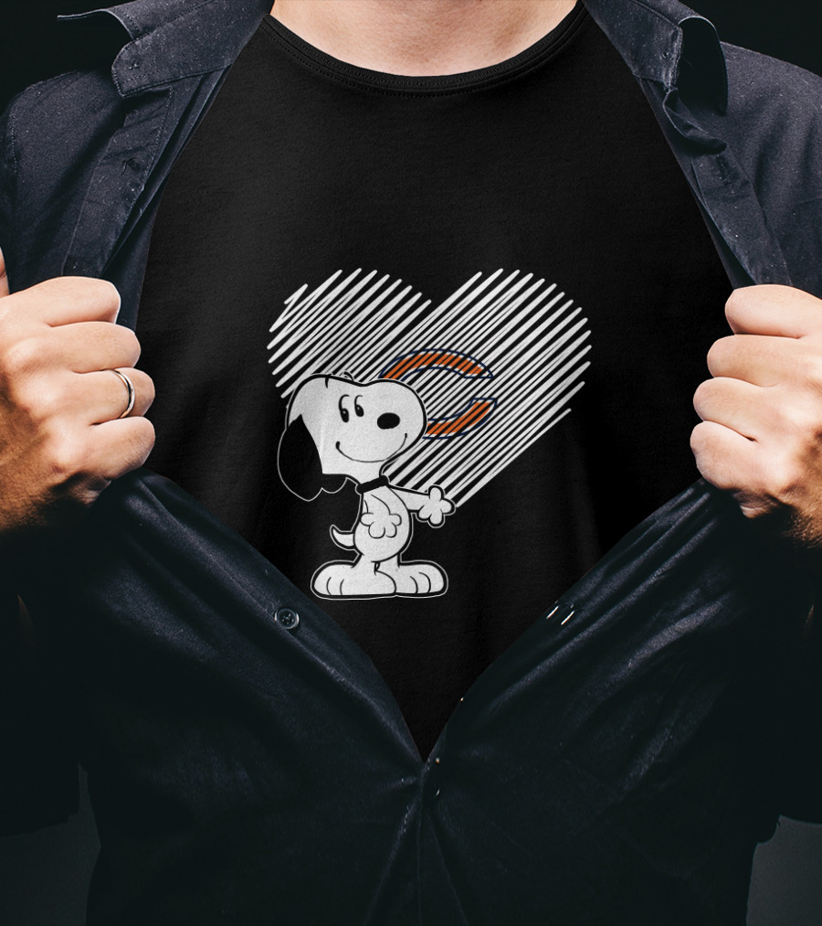 Snoopy Loves Chicago Bears Heart Design For Fans T-Shirt
