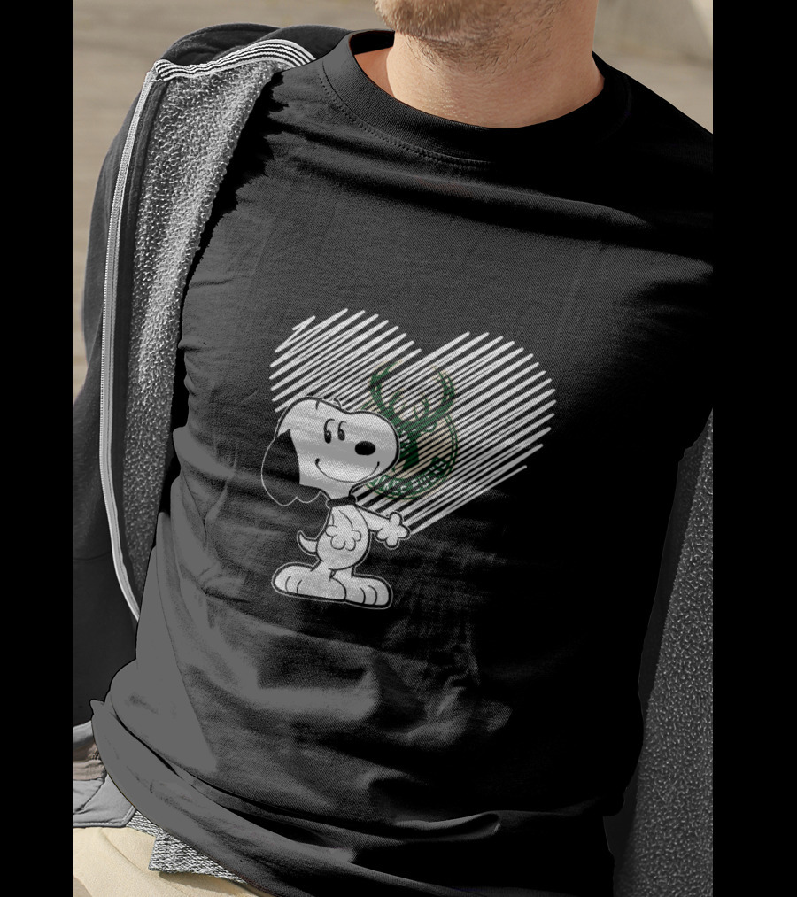 Snoopy Heart Milwaukee Bucks Fans T-Shirt