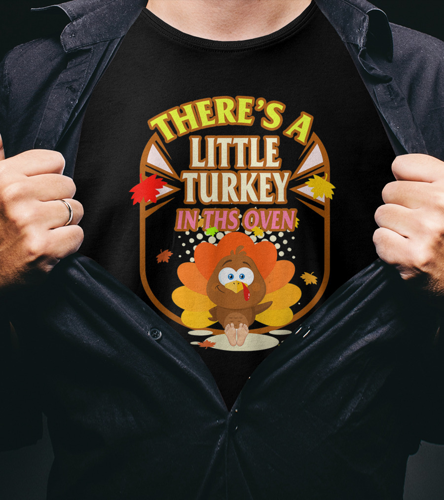 There's A Little Turkey In This Oven Thanksgiving Pregnancy Announcement T-Shirt