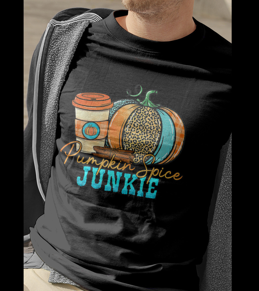Pumpkin Spice Junkie Coffee Cup With Stylish Pumpkin And Cinnamon Sticks T-Shirt
