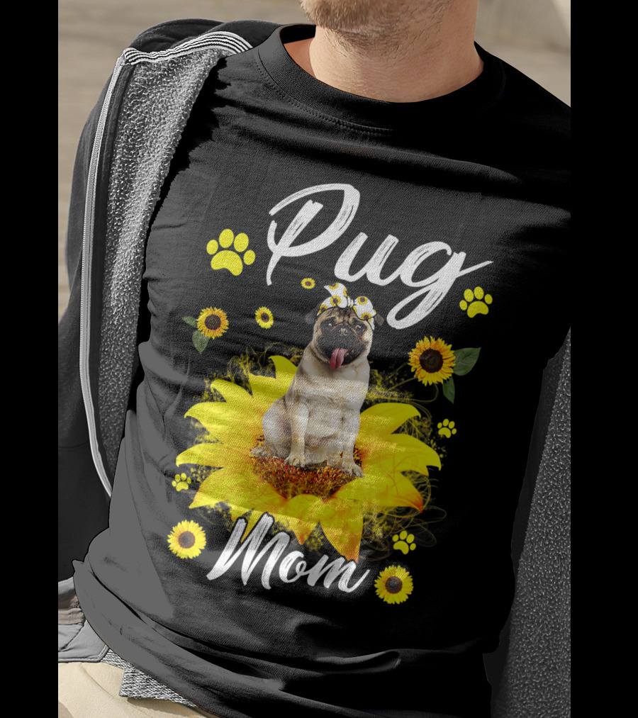 Pug Mom Sunflower Dog Paw Graphics T-Shirt