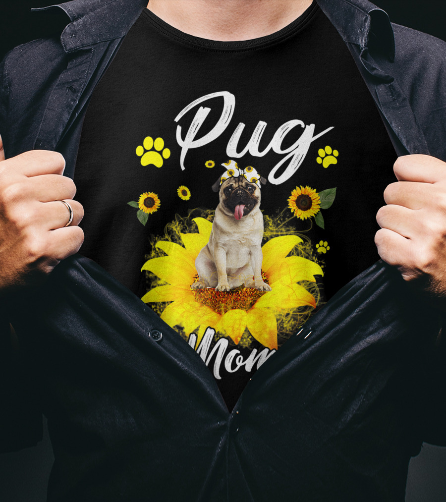 Pug Mom Sunflower Dog Paw Graphics T-Shirt
