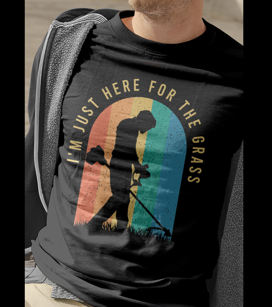 I'm Just Here For The Grass Landscaper Clothing For A Lover Of Landscaping T-Shirt