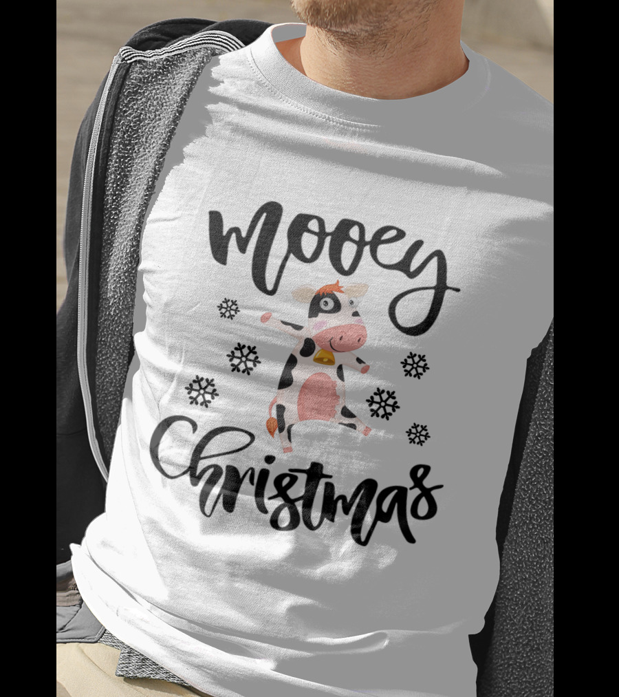 Mooey Christmas Funny Cows Dancing With Snowflakes Holiday Cow T-Shirt