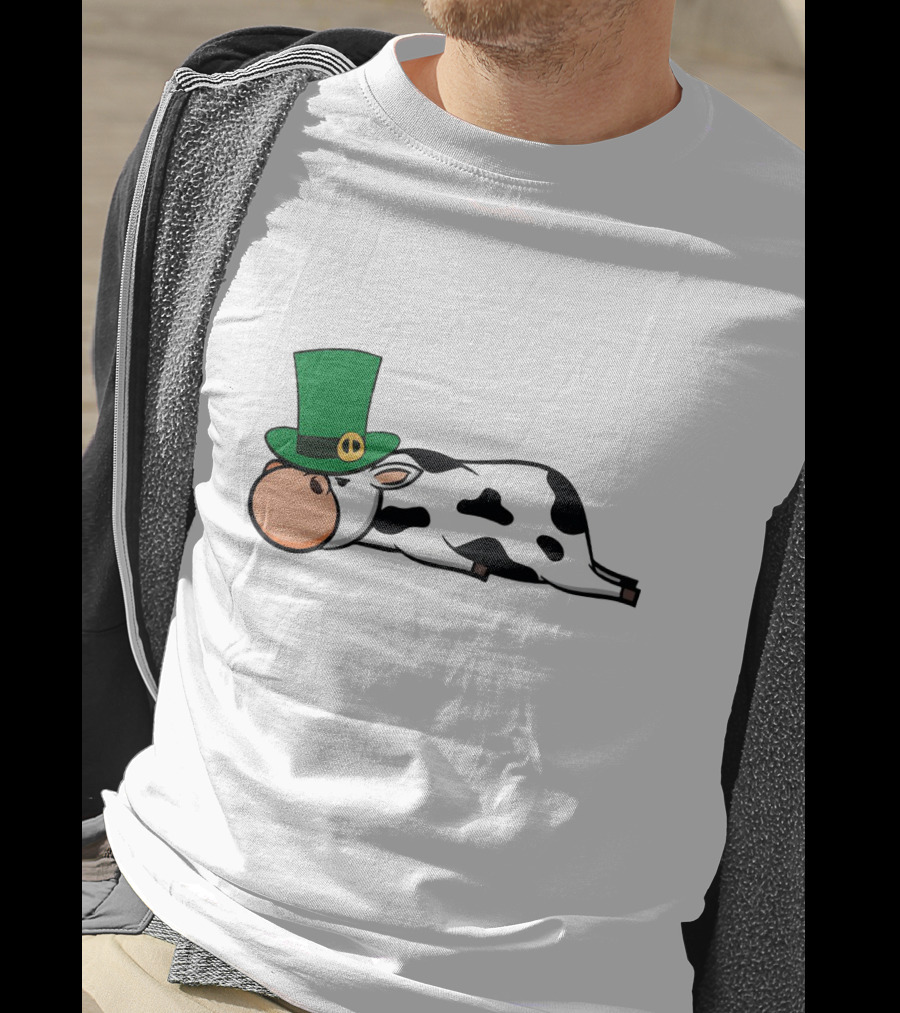 St Patricks Day Drunken Beer Party Cow With Irish Leprechaun Hat T-Shirt