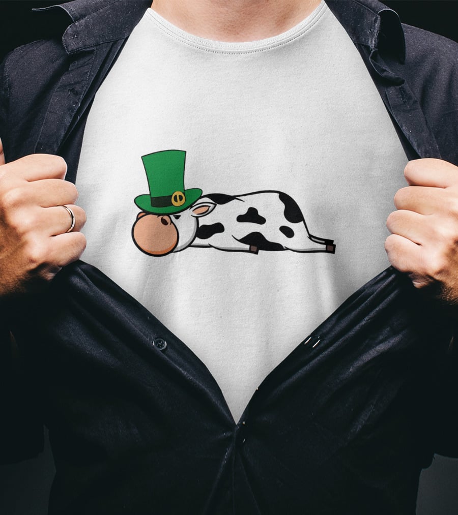St Patricks Day Drunken Beer Party Cow With Irish Leprechaun Hat T-Shirt
