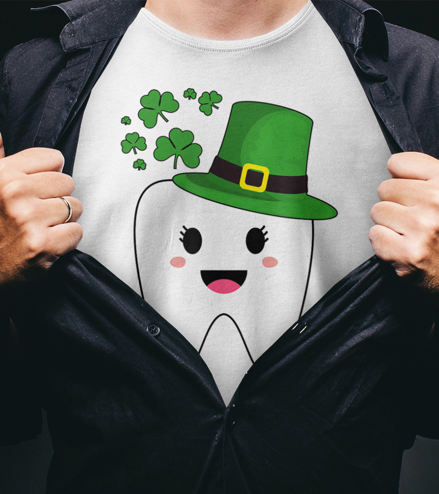 Cute Tooth With Hat Dental Assistant Shamrock St Patrick's Day T-Shirt