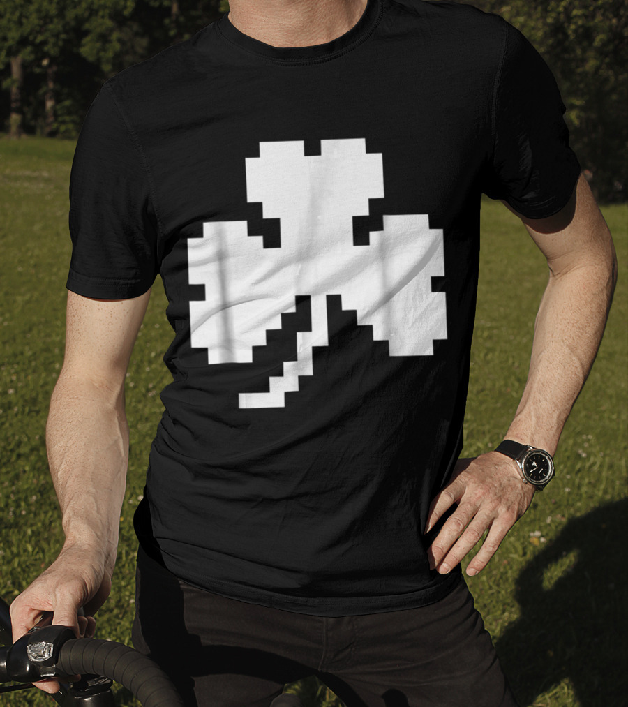 Clover Pixel Irish Shamrock Retro Gaming T-Shirt