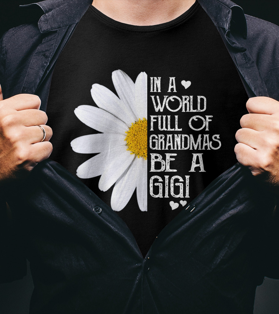 In A World Full Of Grandmas Be A Gigi With Daisy And Hearts T-Shirt