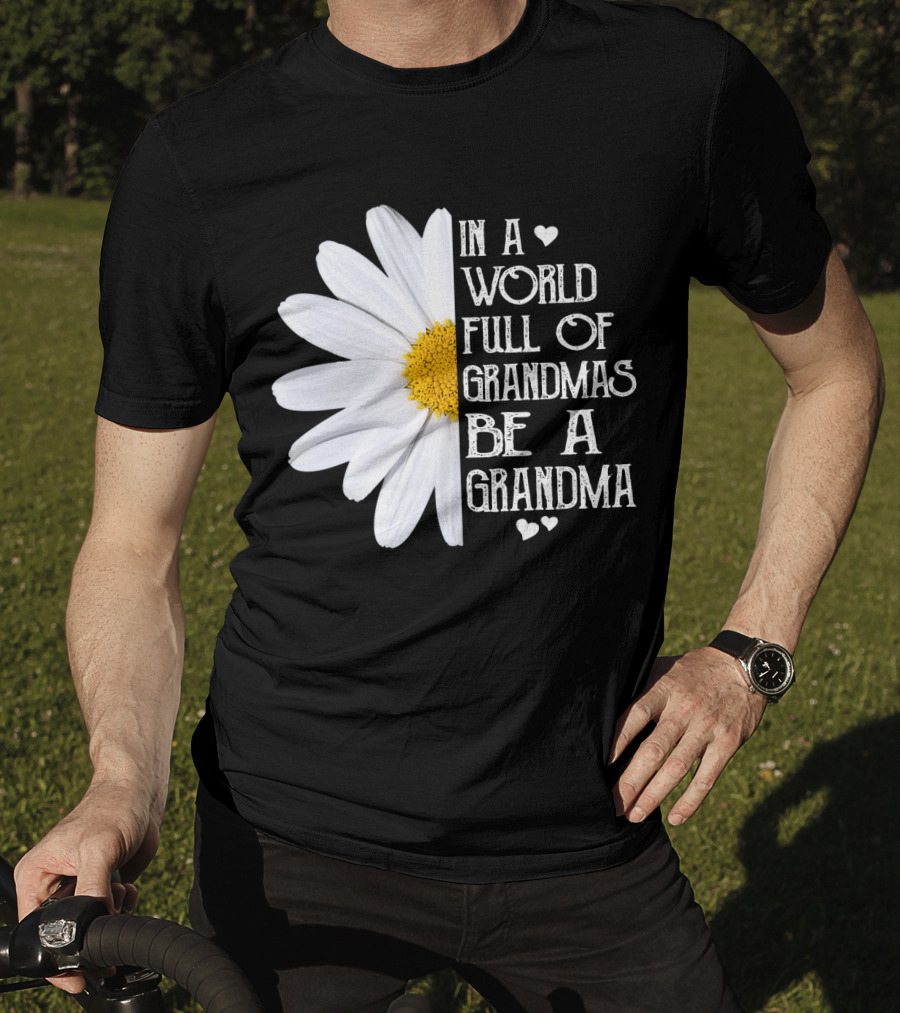 In A World Full Of Grandmas Be A Grandma White Daisy Flower With Hearts T-Shirt
