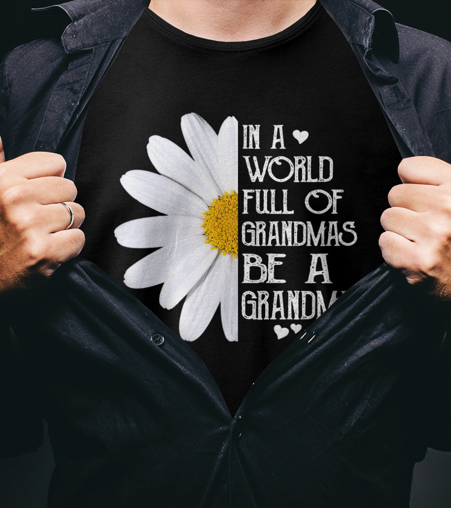 In A World Full Of Grandmas Be A Grandma White Daisy Flower With Hearts T-Shirt