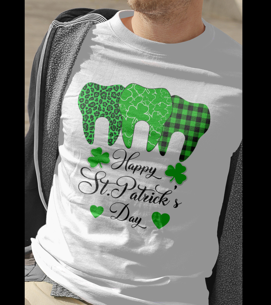 Happy St Patrick's Day Funny Dentist Clover Tooth T-Shirt