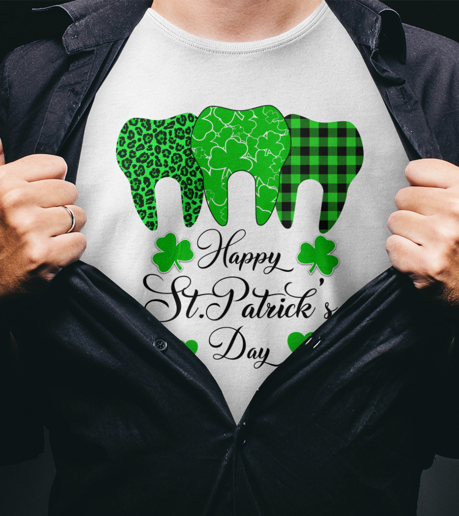Happy St Patrick's Day Funny Dentist Clover Tooth T-Shirt