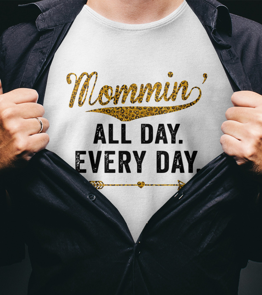 Mommin All Day Every Day Leopard Print Arrow T-Shirt