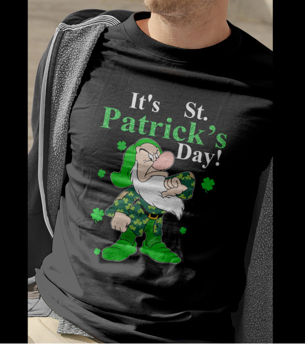 It's St Patrick's Day Grumpy Dwarf Shamrocks Green T-Shirt