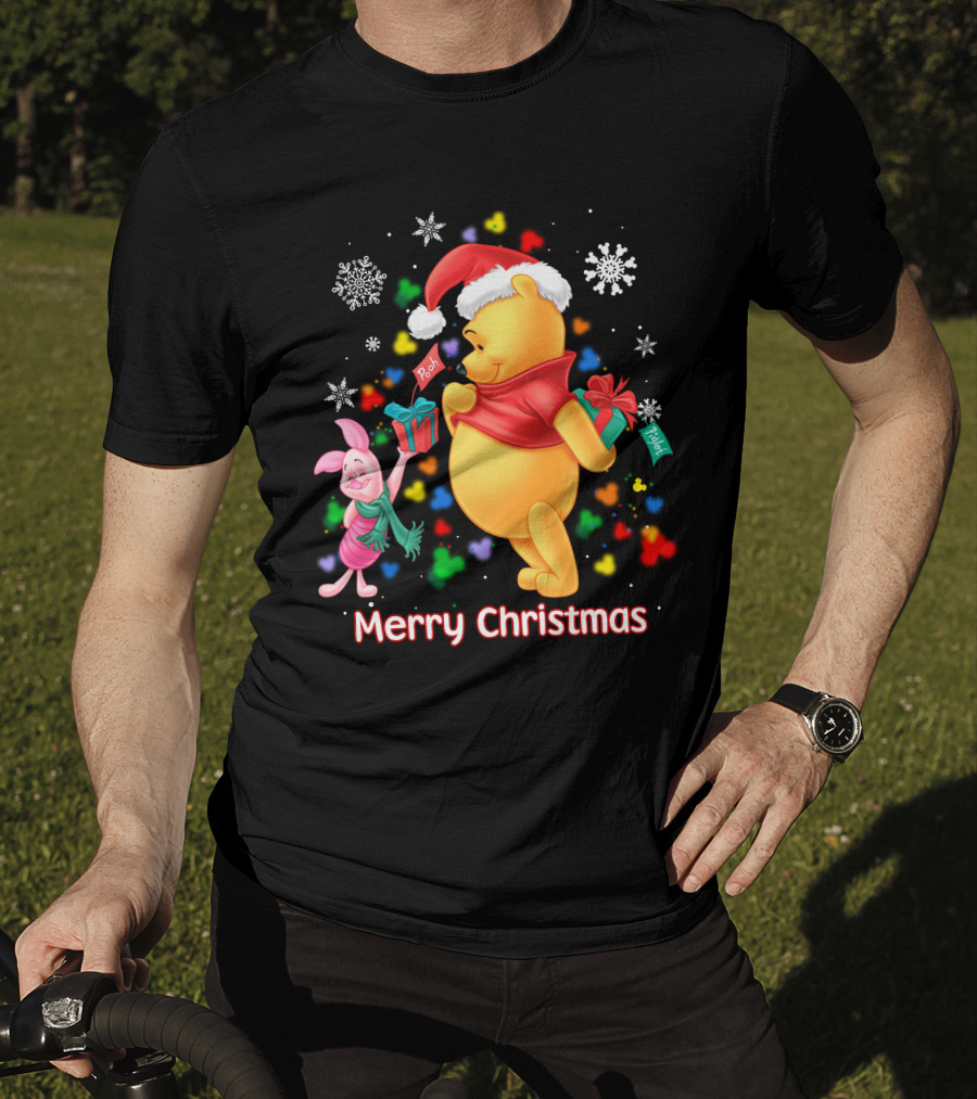 Merry Christmas Pooh And Piglet Snowflakes And Presents T-Shirt