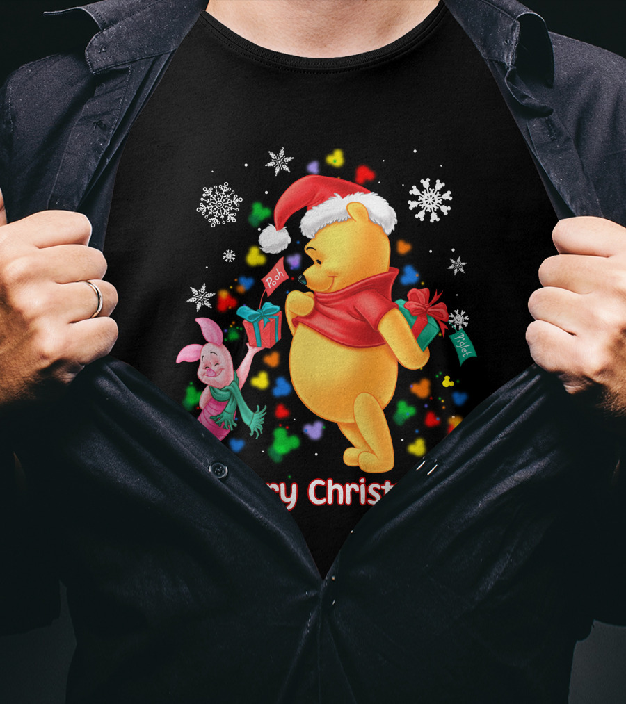 Merry Christmas Pooh And Piglet Snowflakes And Presents T-Shirt