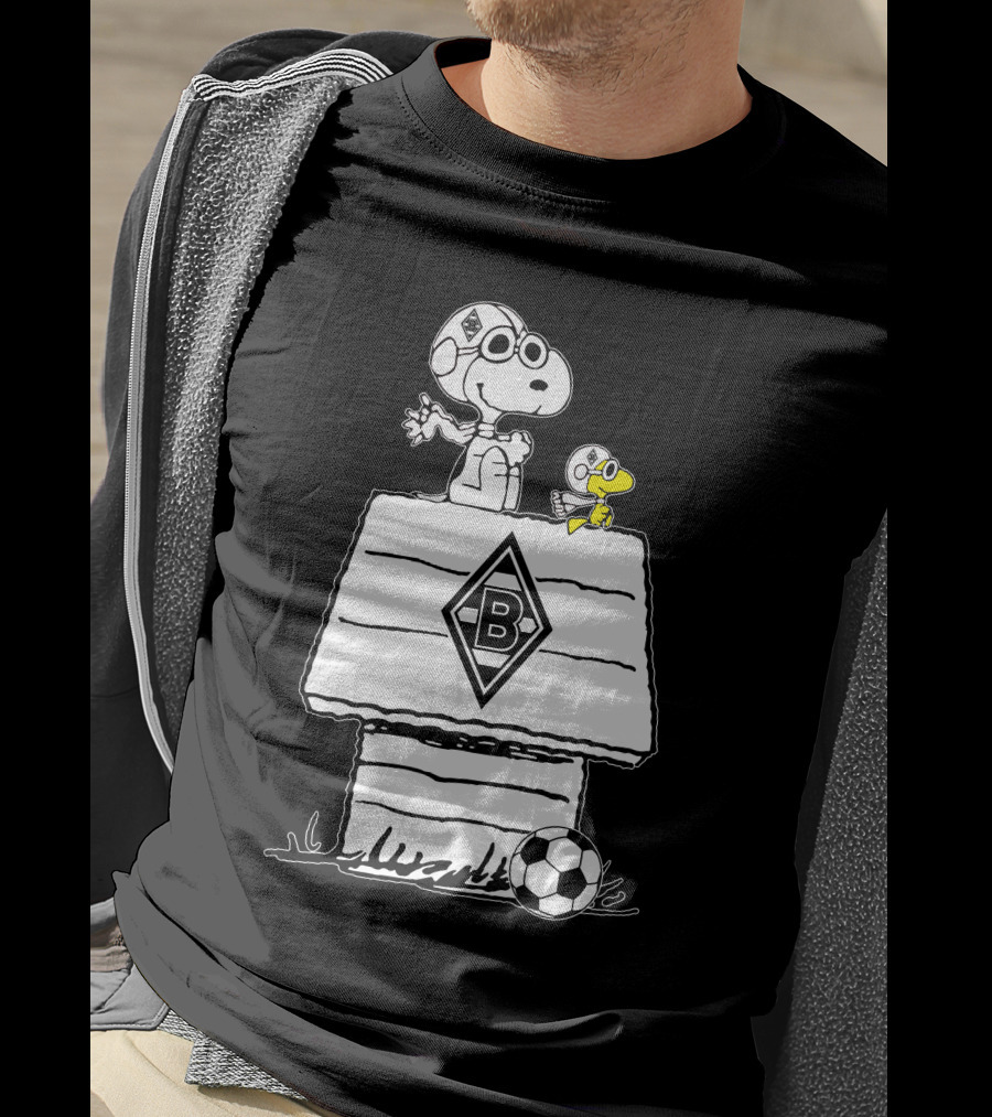 Borussia Mönchengladbach Snoopy And Woodstock Soccer Doghouse T-Shirt