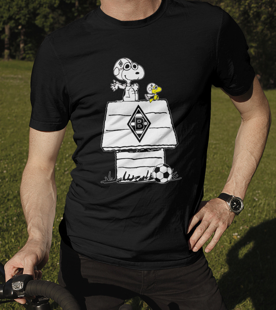 Borussia Mönchengladbach Snoopy And Woodstock Soccer Doghouse T-Shirt