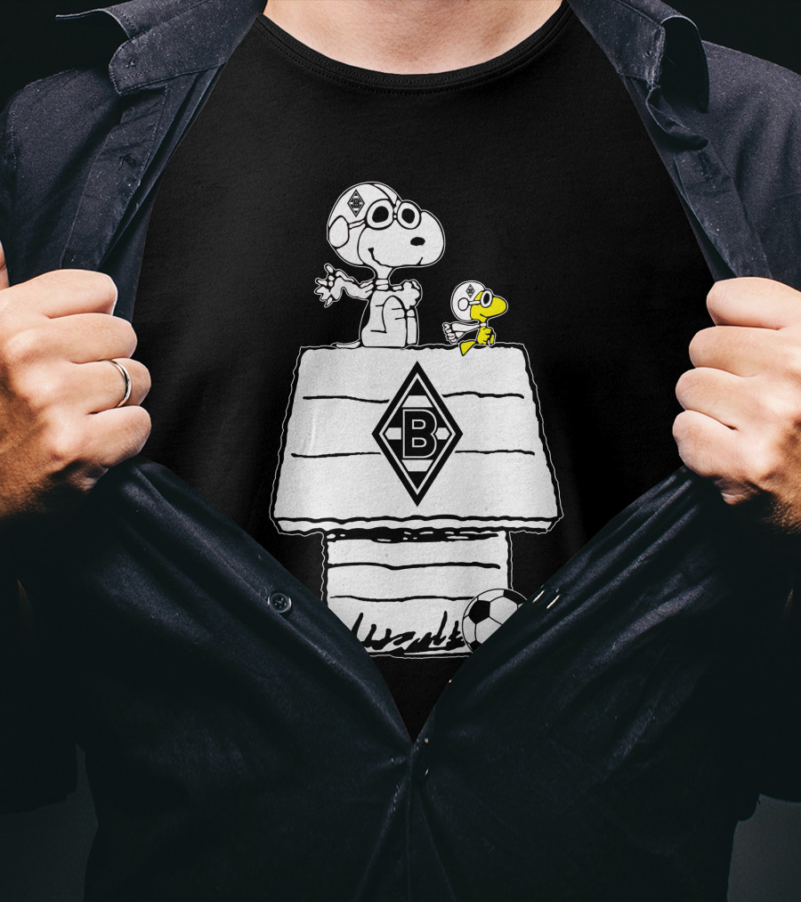 Borussia Mönchengladbach Snoopy And Woodstock Soccer Doghouse T-Shirt