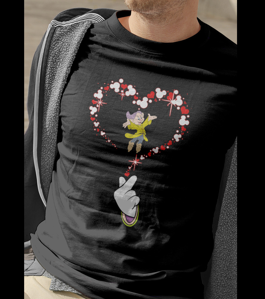 Dopey Heart Mickey Glove Magic Sparkles Circle Of Love T-Shirt