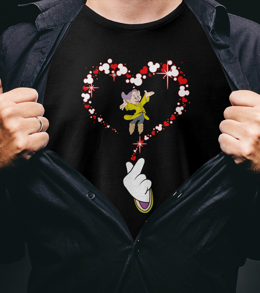 Dopey Heart Mickey Glove Magic Sparkles Circle Of Love T-Shirt