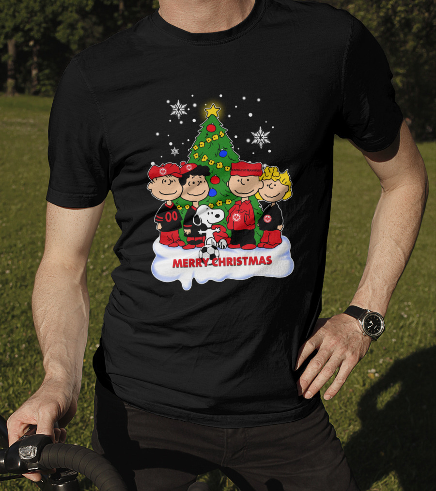 Eintracht Frankfurt Peanuts Merry Christmas With Snoopy And Christmas Tree T-Shirt