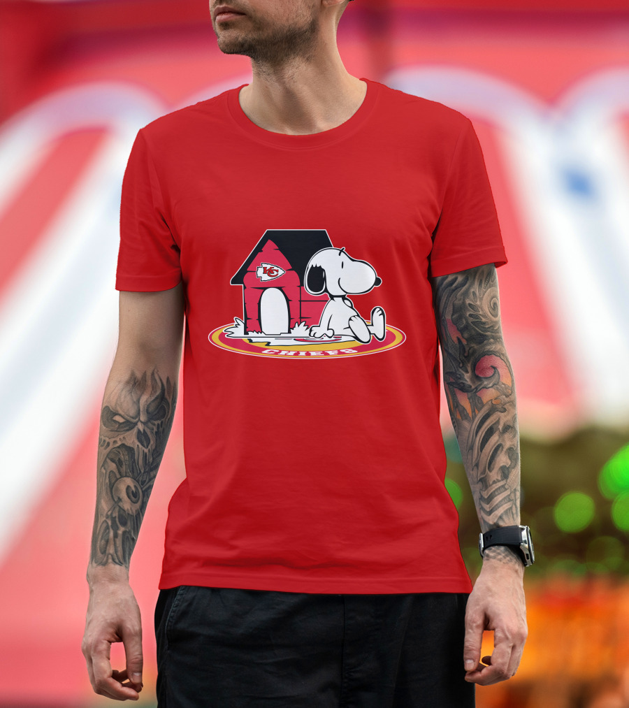 Kansas City Chiefs Snoopy Doghouse Football Fan Forever T-Shirt