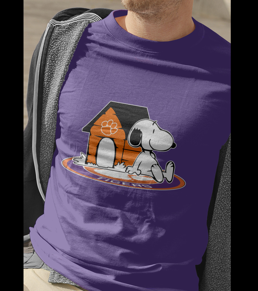 Clemson Tigers Football Forever Snoopy Doghouse Fan T-Shirt