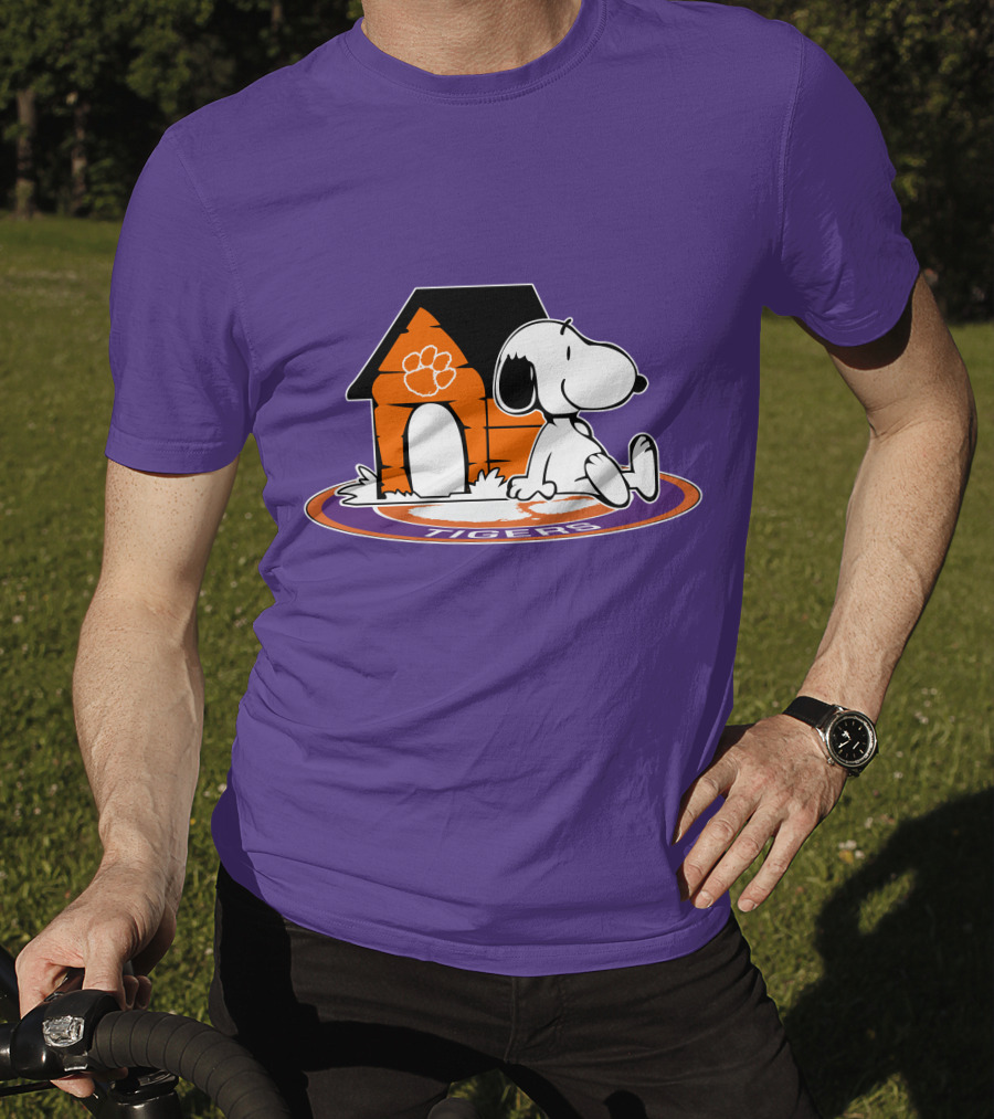Clemson Tigers Football Forever Snoopy Doghouse Fan T-Shirt