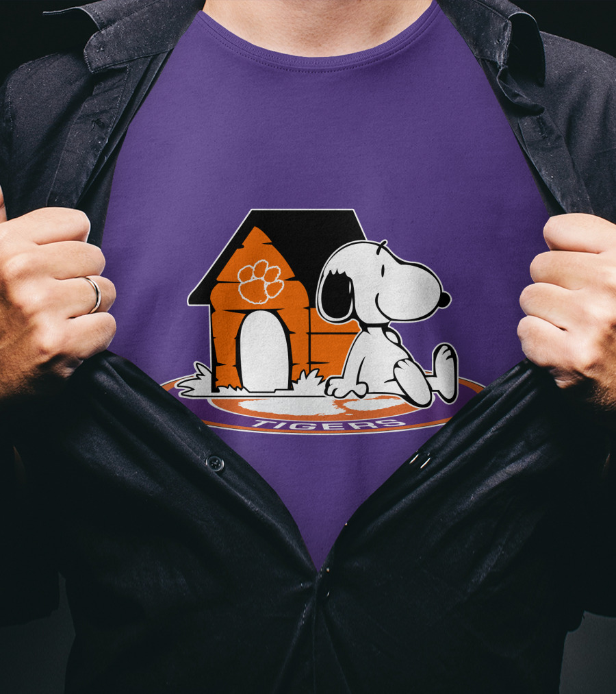 Clemson Tigers Football Forever Snoopy Doghouse Fan T-Shirt
