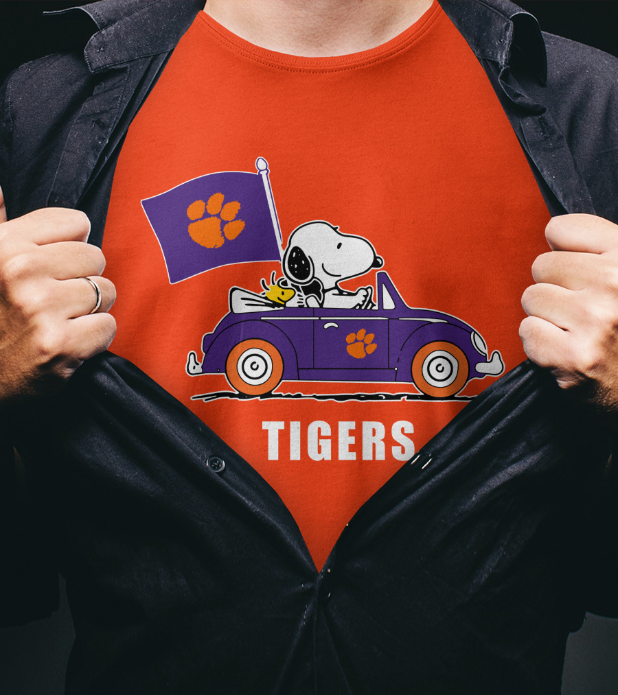 Clemson Tigers Snoopy Driving With Woodstock In Purple Car T-Shirt