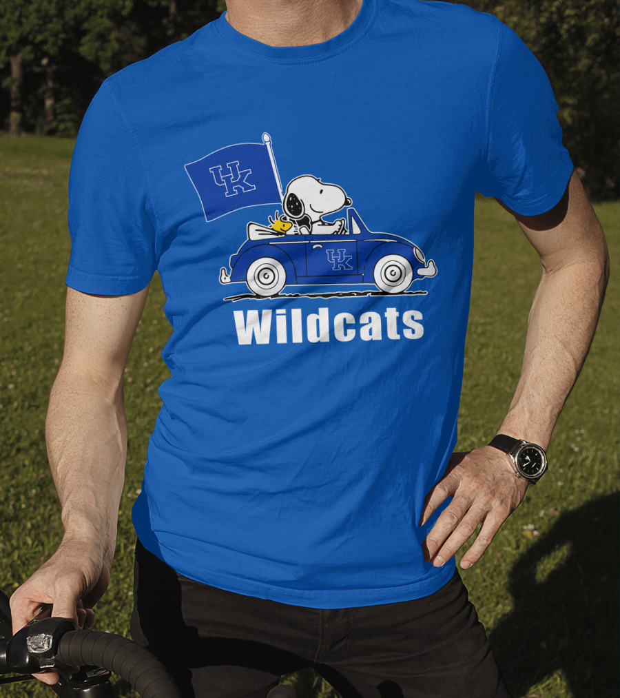 Snoopy Driving Kentucky Wildcats Car With Woodstock And UK Flag T-Shirt