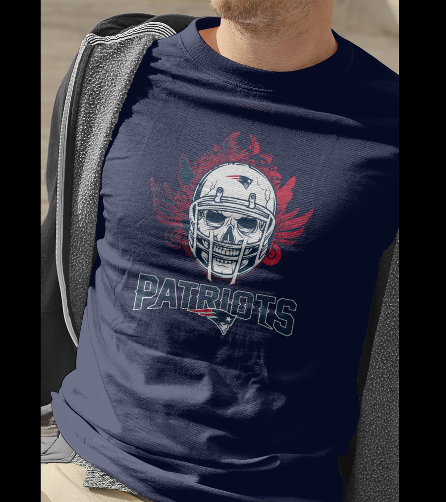 New England Patriots Skull Helmet Sports T-Shirt