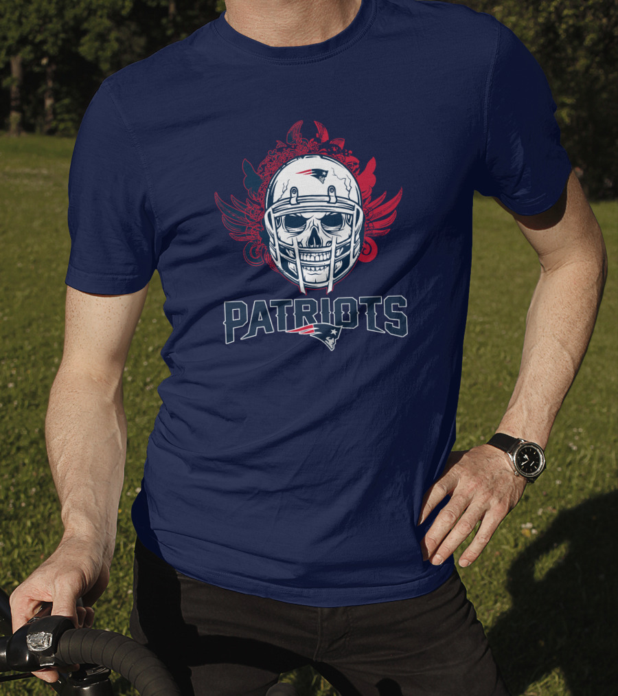 New England Patriots Skull Helmet Sports T-Shirt