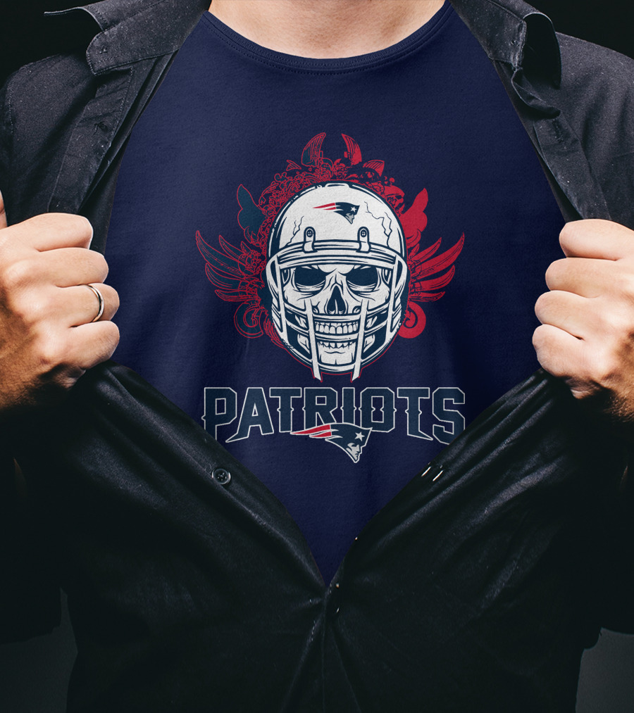 New England Patriots Skull Helmet Sports T-Shirt