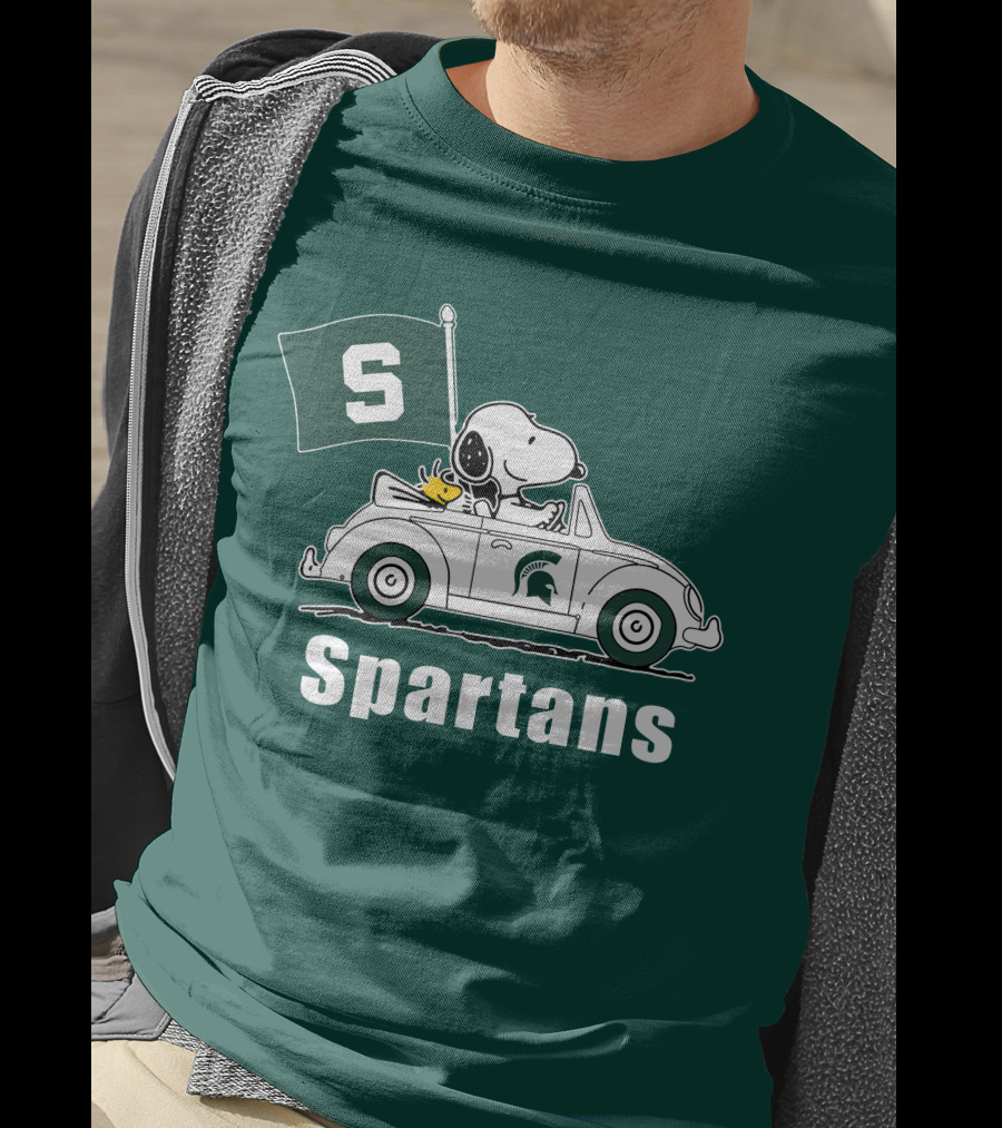 Snoopy Driving With Michigan State Spartans Flag T-Shirt