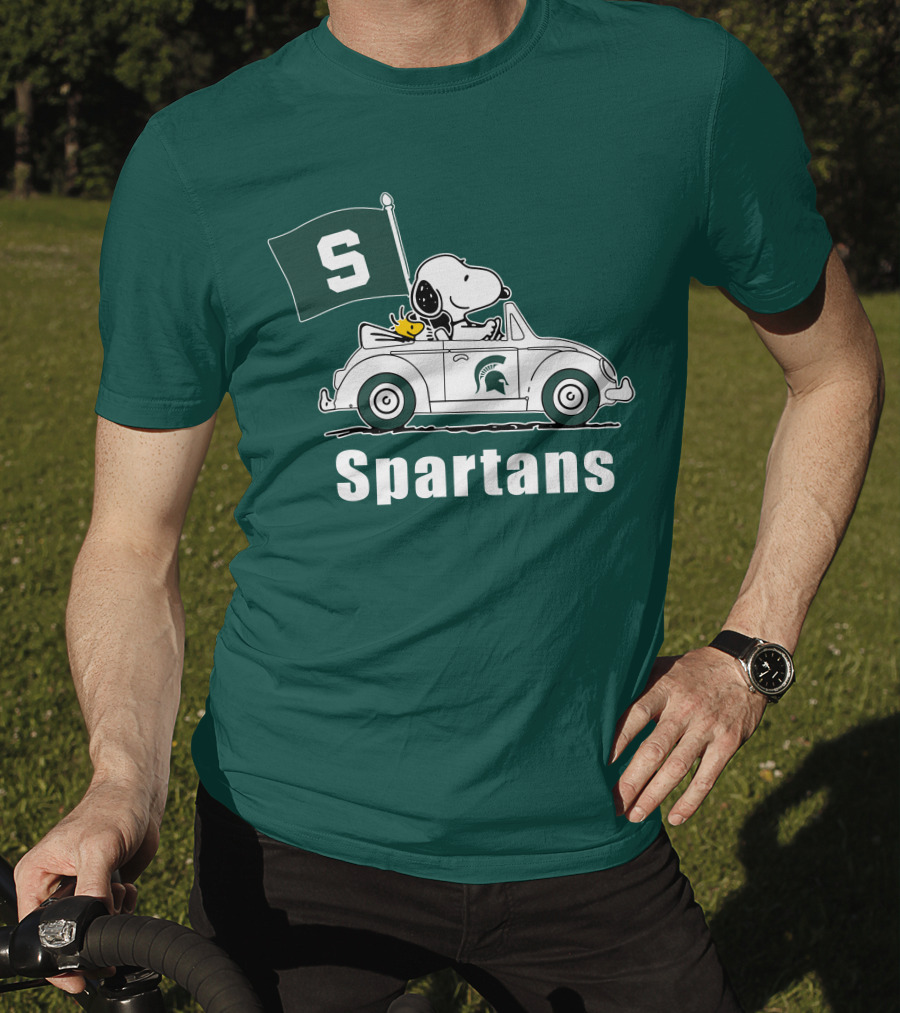 Snoopy Driving With Michigan State Spartans Flag T-Shirt
