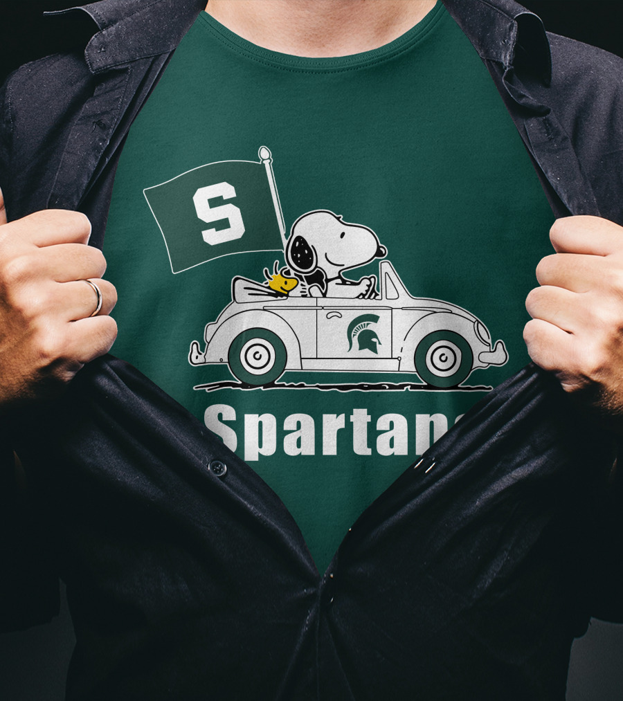 Snoopy Driving With Michigan State Spartans Flag T-Shirt