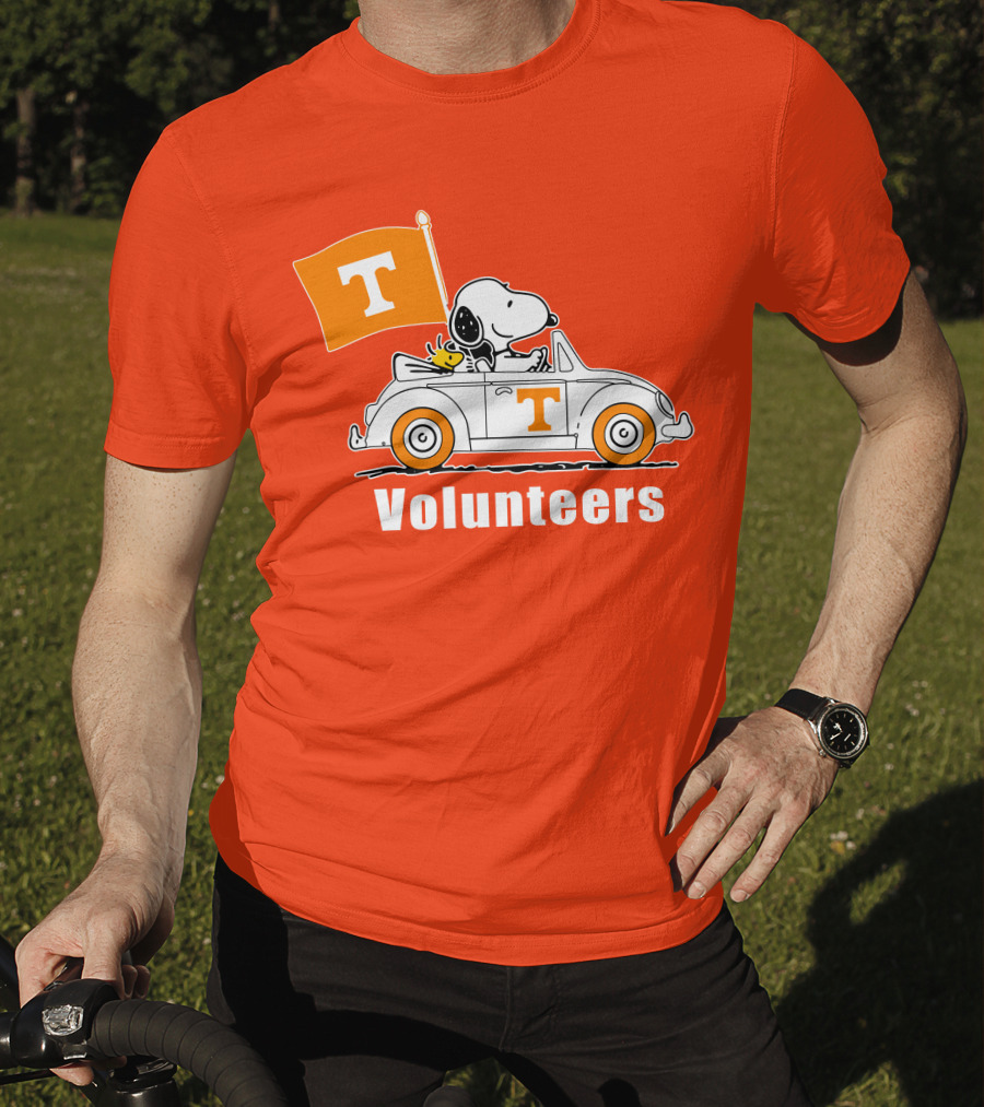Tennessee Volunteers Snoopy Driving With T Flag T-Shirt
