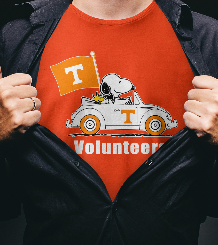 Tennessee Volunteers Snoopy Driving With T Flag T-Shirt
