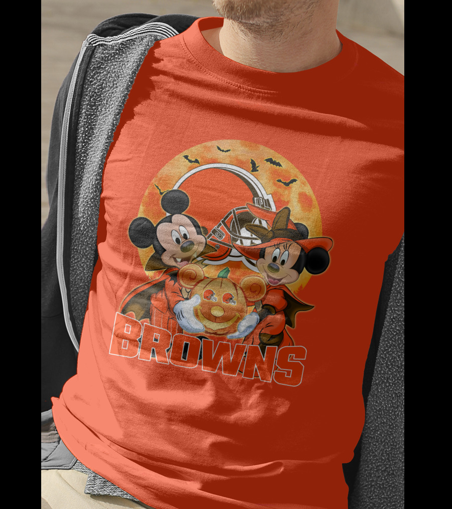 Cleveland Browns Mickey And Minnie Mouse Halloween Bats Pumpkin Helmet T-Shirt