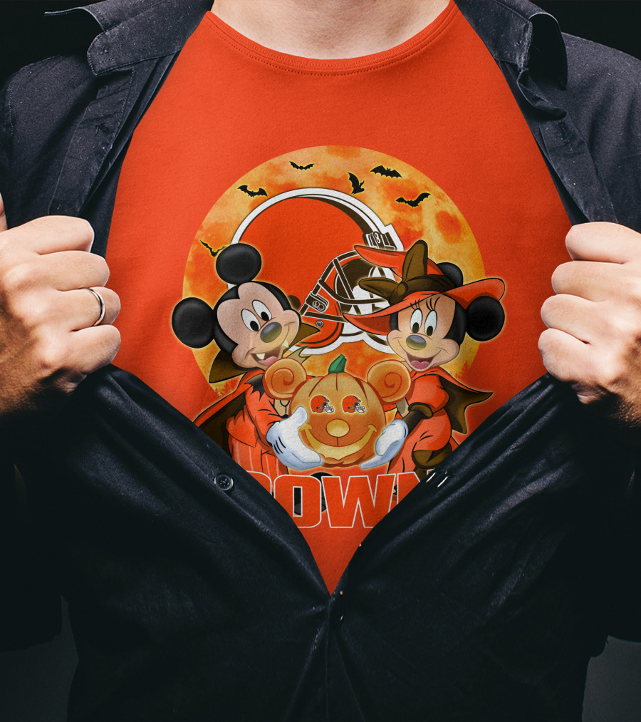 Cleveland Browns Mickey And Minnie Mouse Halloween Bats Pumpkin Helmet T-Shirt