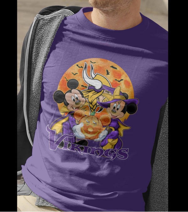 Vikings Halloween Mickey Mouse And Minnie Mouse Football Pumpkin T-Shirt