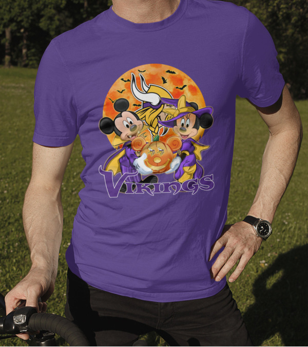 Vikings Halloween Mickey Mouse And Minnie Mouse Football Pumpkin T-Shirt