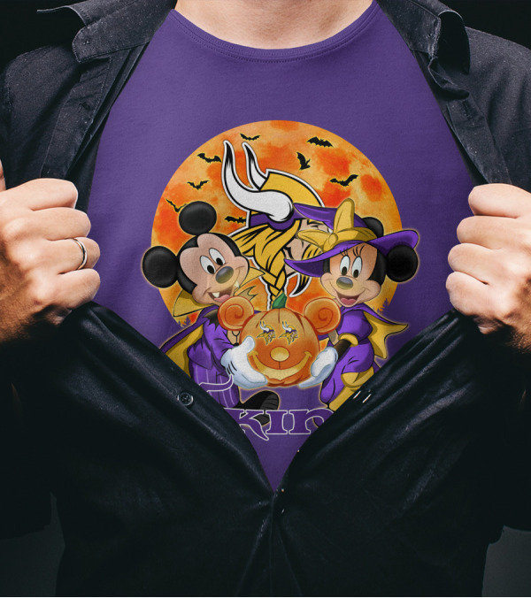 Vikings Halloween Mickey Mouse And Minnie Mouse Football Pumpkin T-Shirt