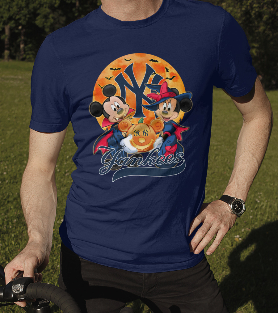 New York Yankees Mickey Mouse Minnie Mouse Halloween Pumpkin Moon Bats T-Shirt