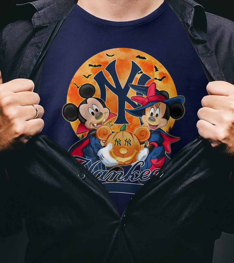 New York Yankees Mickey Mouse Minnie Mouse Halloween Pumpkin Moon Bats T-Shirt