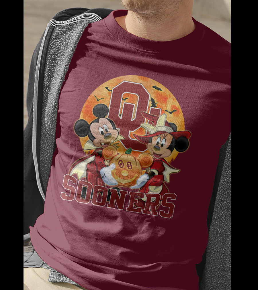 Oklahoma Sooners Mickey Mouse And Minnie Mouse Halloween Pumpkin Moon Bats T-Shirt