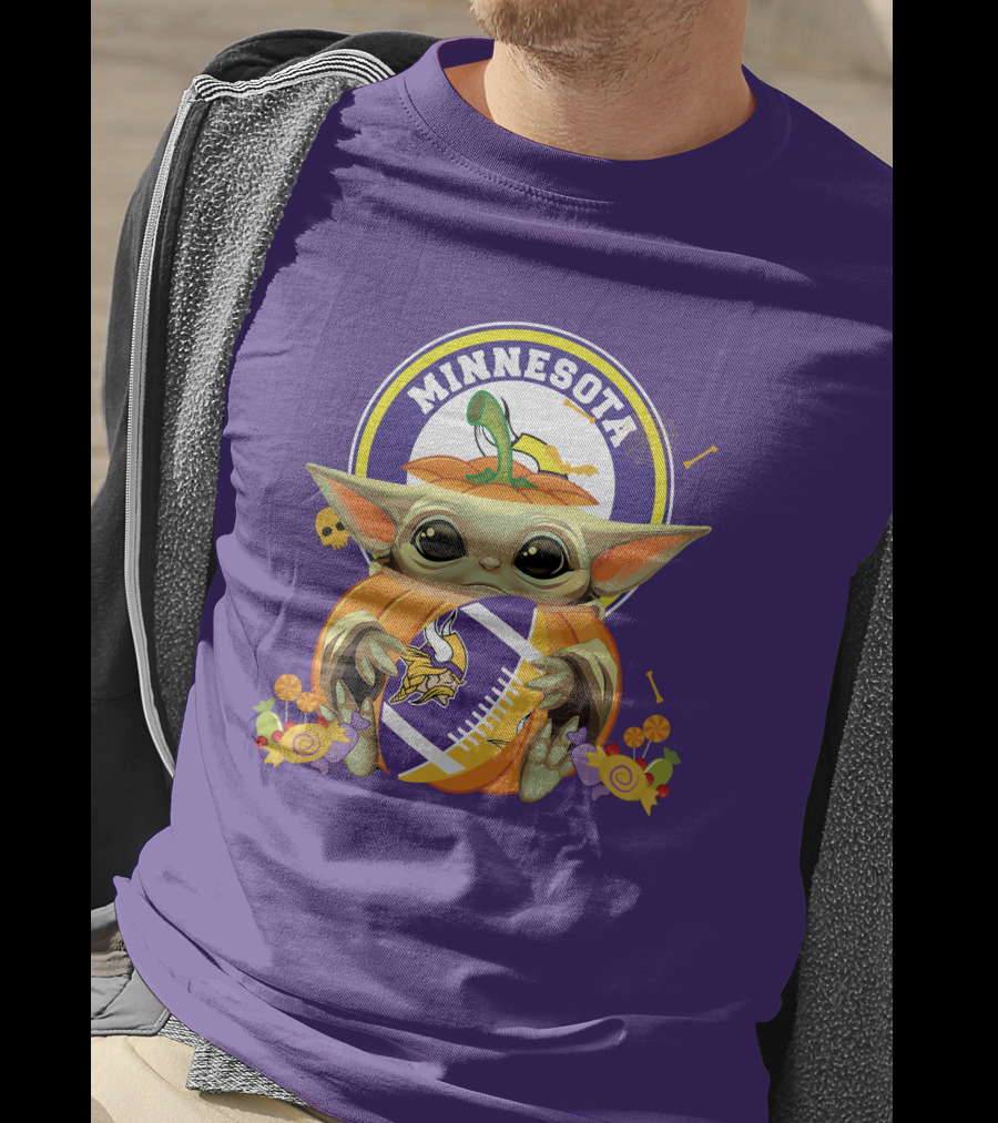Halloween Pumpkin Baby Yoda Minnesota Vikings Hug T-Shirt